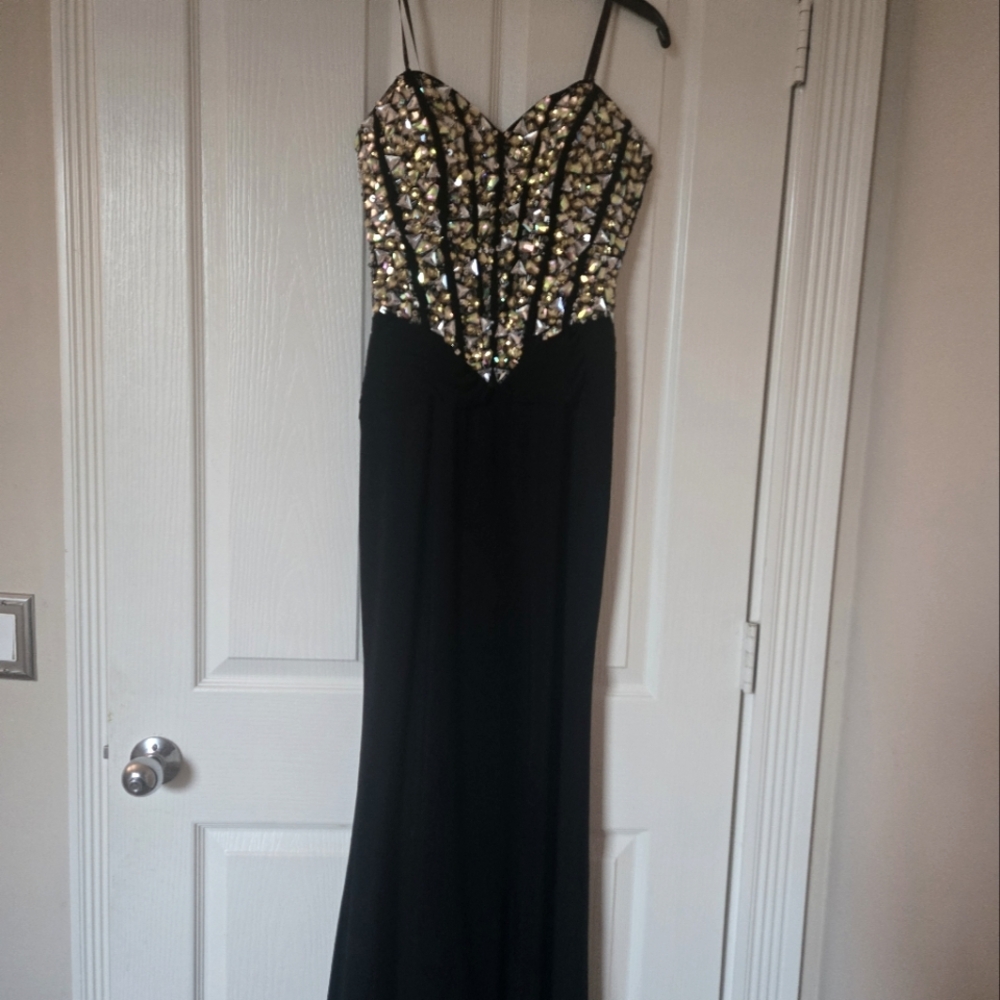 Fishtail dresses with rhinestones and it's a medium size